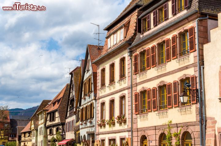 Immagine Gli eleganti palazzi del centro di Bergheim in Francia - © Leonid Andronov / Shutterstock.com