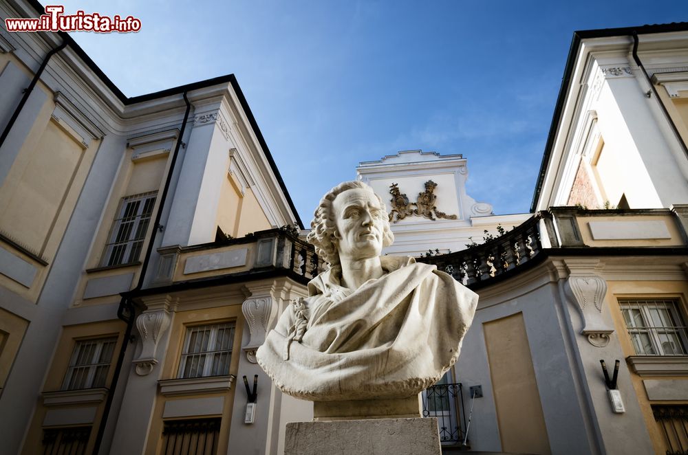 Immagine Palazzo Alfieri, Asti (Piemonte): casa natale del poeta Vittorio Alfieri, questo edificio in stile barocco sorge nel rione Cattedrale.