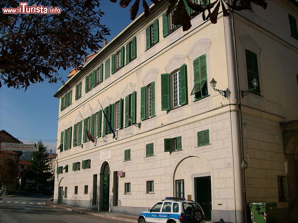 Immagine Il Palazzo Balbi, sede del municipio di Campomorone, provincia di Genova, Liguria - © Davide Papalini - Opera propria, CC BY 2.5, Wikipedia