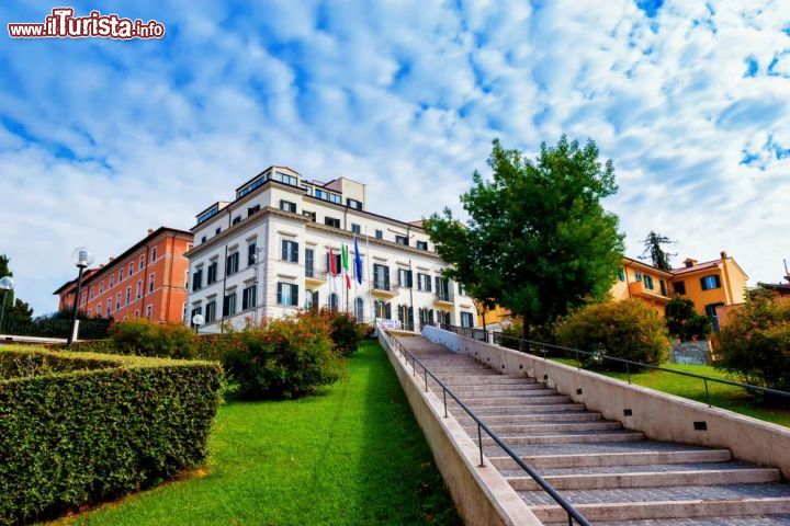 Immagine Il Palazzo Comunale di Grottaferrata Castelli Romani - © nomadFra / Shutterstock.com