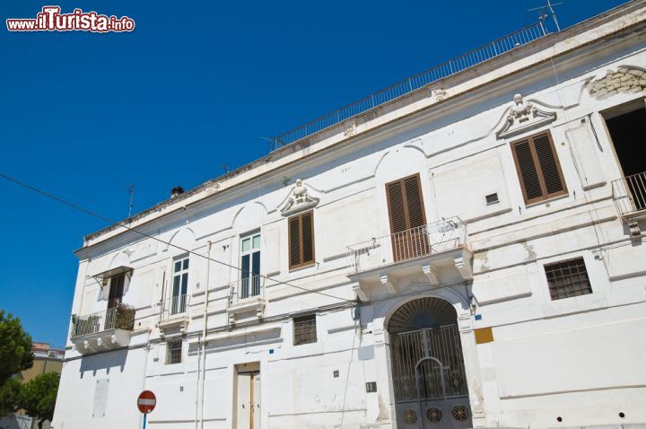 Immagine il Palazzo de Nicastro in centro a Manfredonia - © Mi.Ti. / Shutterstock.com