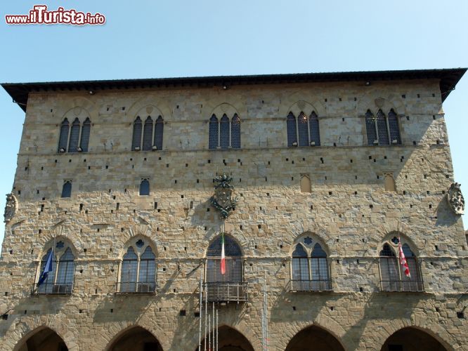 Immagine Palazzo del Comune a Pistoia, Toscana - Noto anche come palazzo di Giano, il Palazzo degli Anziani è il bel complesso costruito fra il XIII° e XIV° secolo ancora oggi sede del municipio cittadino © wjarek / Shutterstock.com