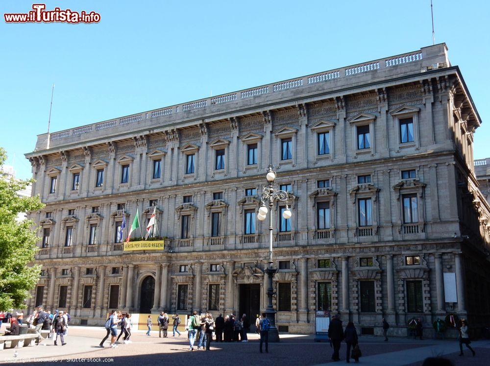 Immagine Palazzo Marino, la sede del Municipio di Milano, in Piazza della Scala - © Lucamato / Shutterstock.com