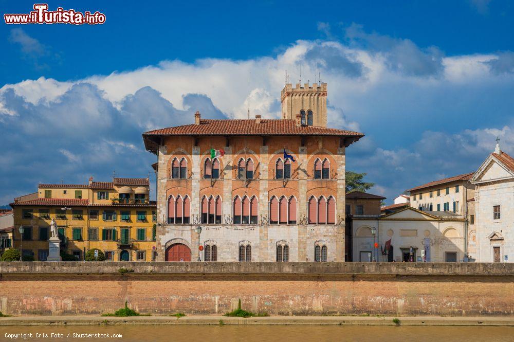 Immagine Palazzo Medici e il Museo Nazionale di San Matteo sul lungarno di Pisa in Toscana - © Cris Foto / Shutterstock.com