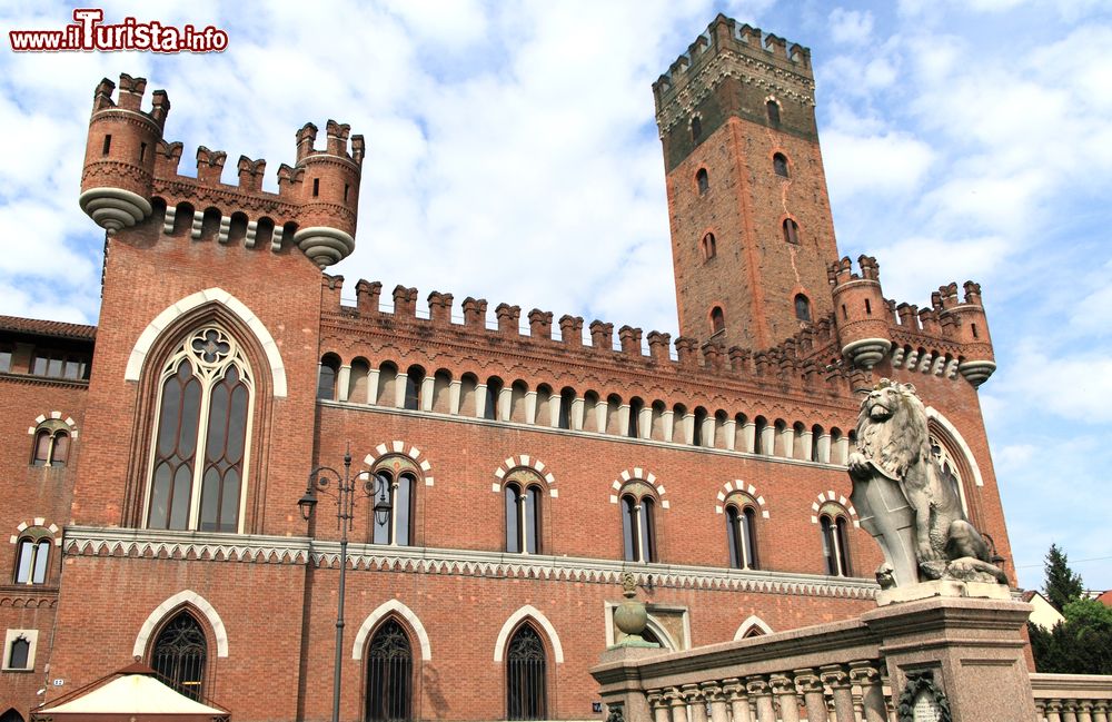 Immagine Palazzo Medici Vascello e Torre Comentina ad Asti (Piemonte)