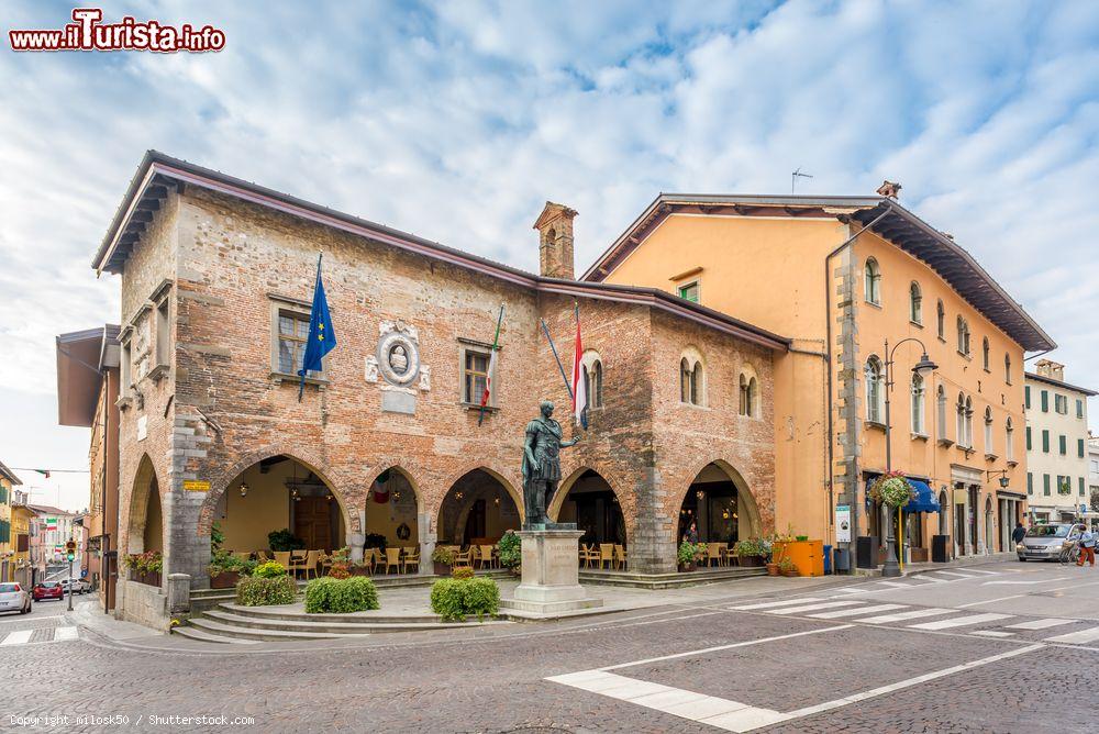 Immagine Il Palazzo Municipale di Cividale del Friuli, Udine, Italia. La città venne fondata da Giulio Cesare nel 50 a.C. - © milosk50 / Shutterstock.com