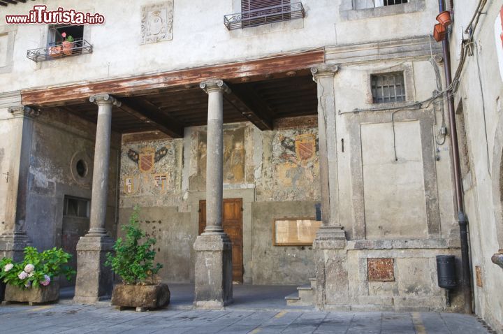 Immagine Un particolare di un palazzo storico nel borgo di Bagnaia, nella Tuscia (Lazio).