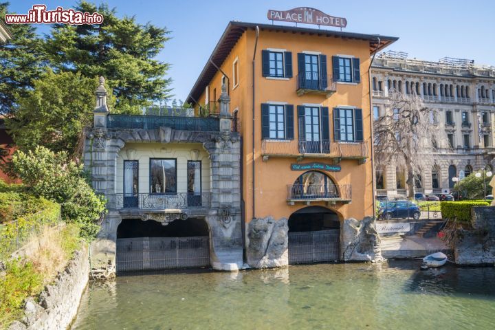 Immagine Palazzo storico sul lago di Como, Lombardia - Una delle antiche costruzioni che si affacciano sulle acque di questo lago naturale prealpino che ricade nei territori appartenenti alle province di Como e Lecco © Anilah / Shutterstock.com