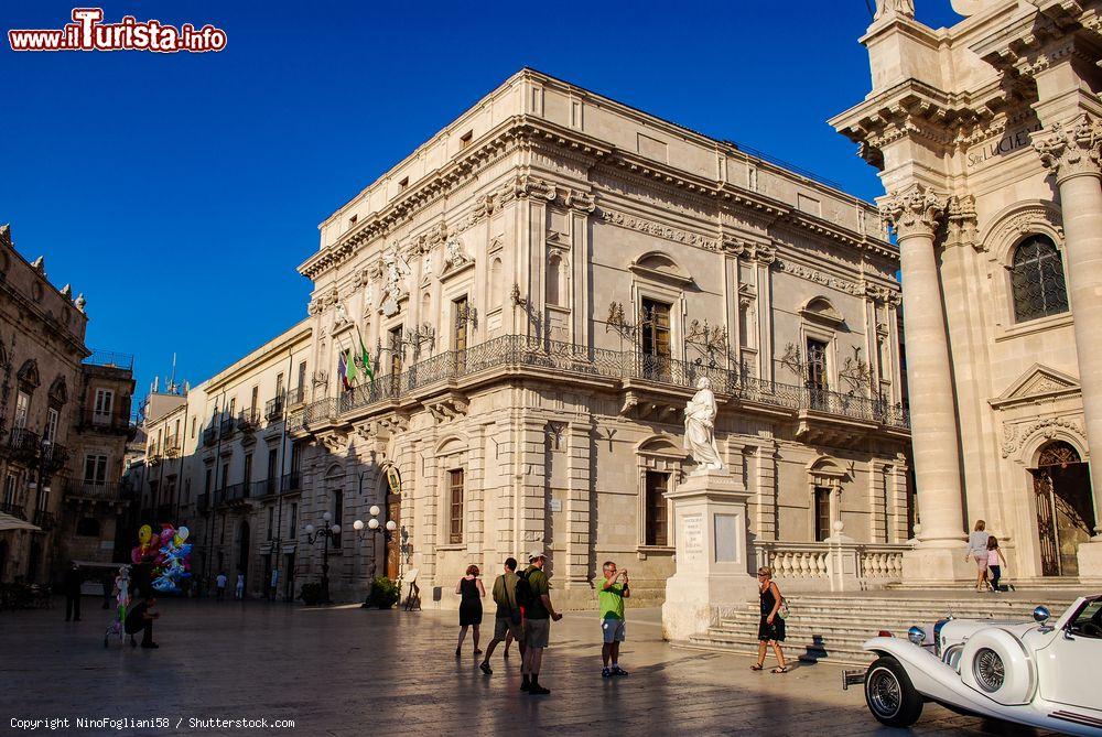 Immagine Palazzo Vermexio sull'isola di Ortigia, Siracusa, Sicilia. Chiamato anche Palazzo del Senato, questo edificio venne commissionato dal governo della città all'architetto Giovanni Vermexio per sostituire l'antica sede della Camera Reginale di Siracusa - © NinoFogliani58 / Shutterstock.com