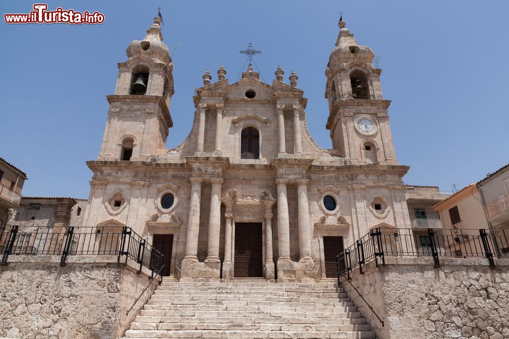 Immagine Palma di Montechiaro la Chiesa Madre: siamo nei luoghi del Gattopardo di Tommasi di Lampedusa