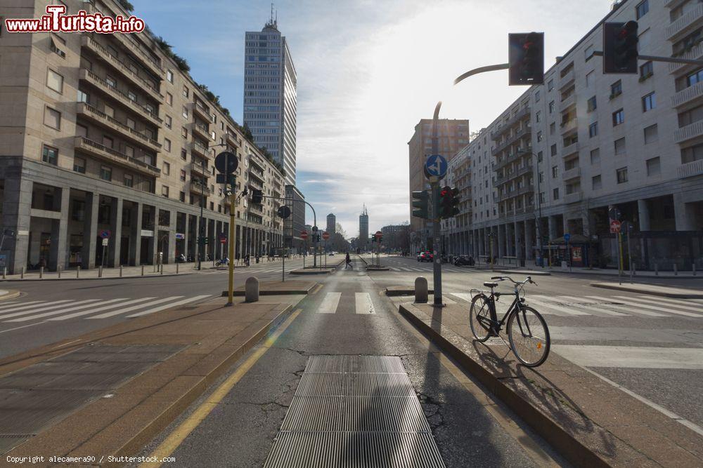 Immagine Pandemia in Lombardia: La zona vicino alla Stazione Centrale di Milano durante la quarantena del coronavirus 2020 - © alecamera90 / Shutterstock.com
