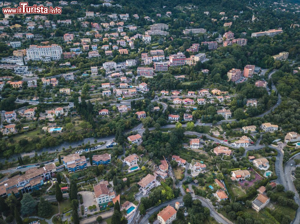 Immagine Panorama aereo della cittadina francese di Grasse, dipartimento delle Alpi Marittime.