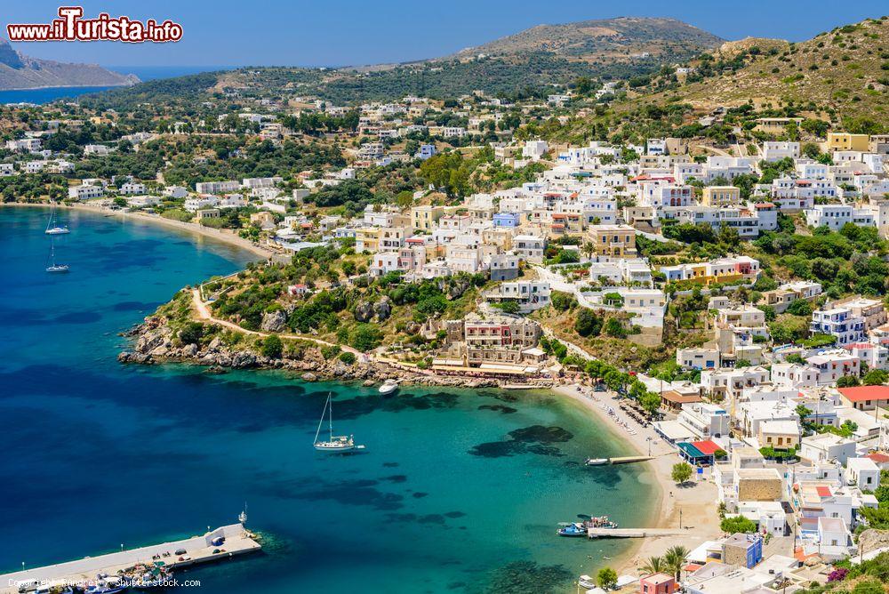 Immagine Panorama aereo della costa e del villaggio di Pandeli, isola di Lero, Grecia - © RAndrei / Shutterstock.com