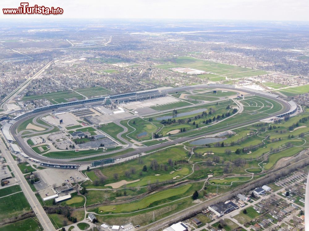 Immagine Panorama aereo di Indianapolis 500, Indiana (USA). Si tratta di una gara automobilistica tenuta annualmente all'Indianapolis Motor Speedway.