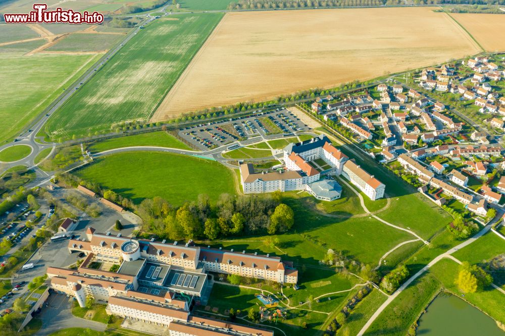 Immagine Panorama aereo di Magny-le-Hongre, Francia. Il nome di questa città appare per la prima volta in documenti dell'XIII° secolo.