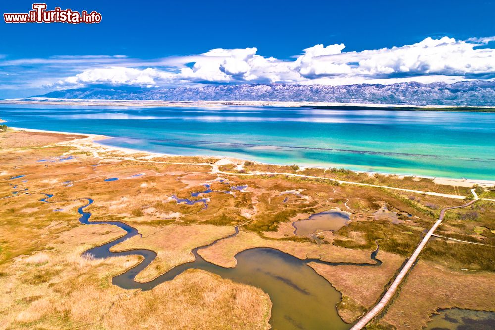 Immagine Panorama aereo di paludi e laguna nella città di Nin, Croazia.