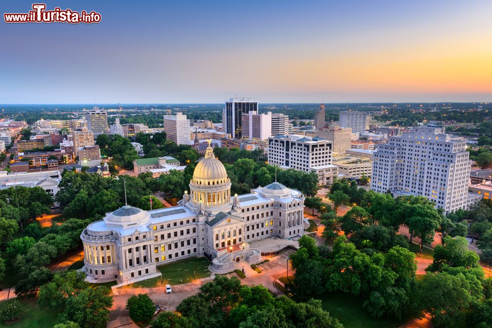 Immagine Panorama al calar del sole della città di Jackson, Mississippi, Stati Uniti d'America.