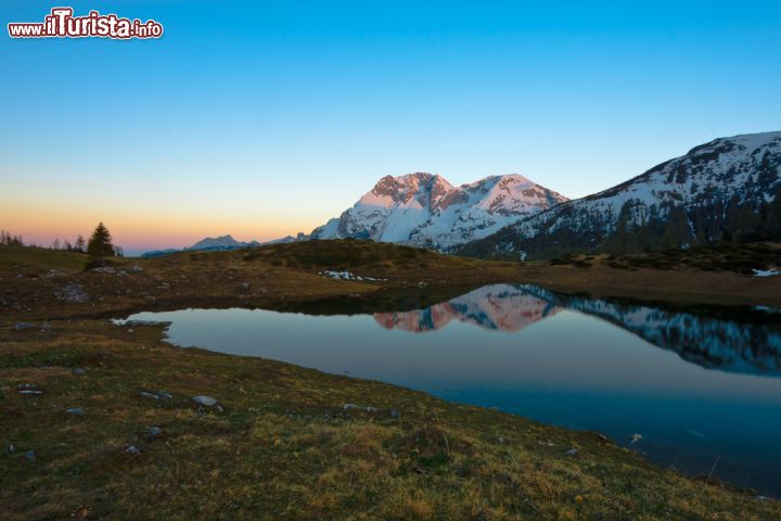 Immagine Panorama al tramonto delle montagne vicino a Sauris in Friuli - © Roberta Patat / Shutterstock.com