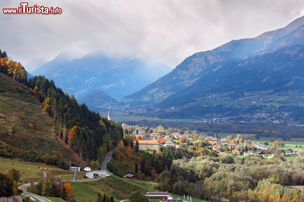 Immagine Panorama autunnale della città di Spittal an der Drau, Carinzia, Austria.