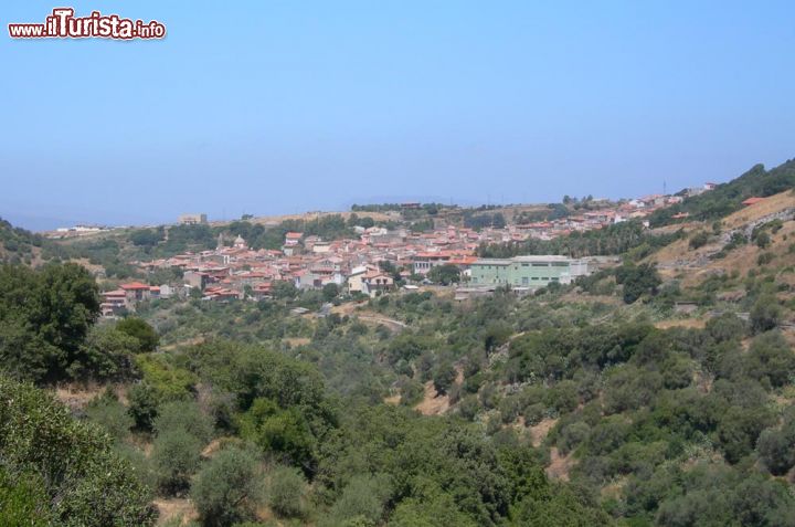 Immagine Il Panorama del borgo di Scano di Montiferro in Sardegna - ©  Pubblico dominio - Wikipedia.