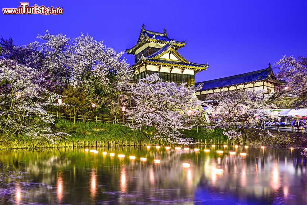 Immagine Panorama by night del castello di Koriyama a Nara, Giappone.