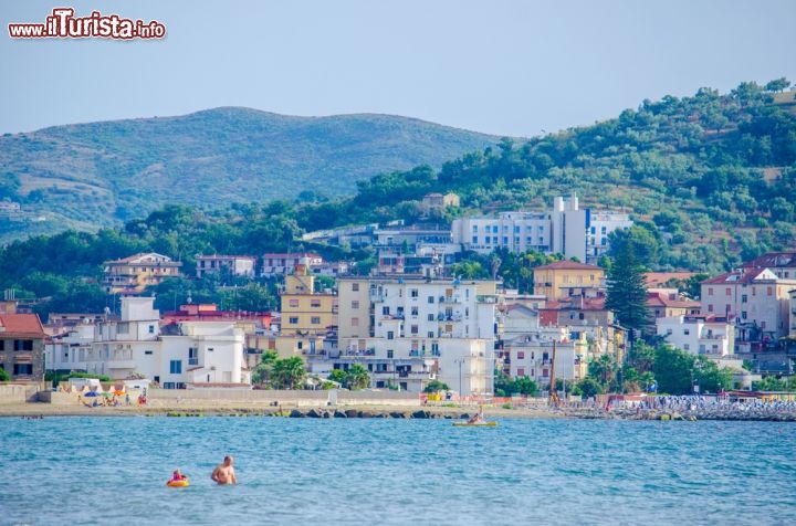 Immagine Panorama della costa di Agropoli, Campania - Comune italiano della provincia di Salerno, Agropoli è un importante centro costiero situato nel Cilento e affacciato sul mar Tirreno © pavel dudek / Shutterstock.com