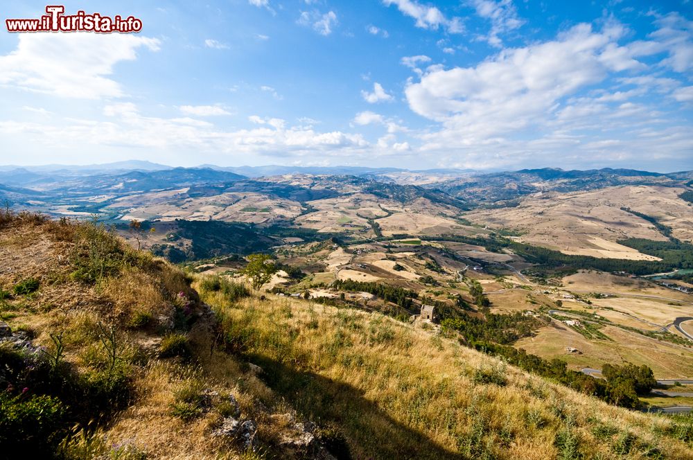 Immagine Panorama da Agira in Sicilia in direzione nord-ovest.
