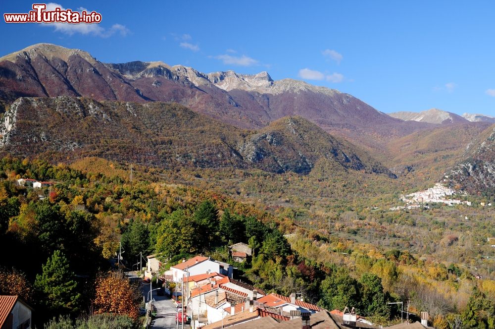 Immagine Panorama da Castel San Vincenzo sulle Montagne del Molise e del Lazio