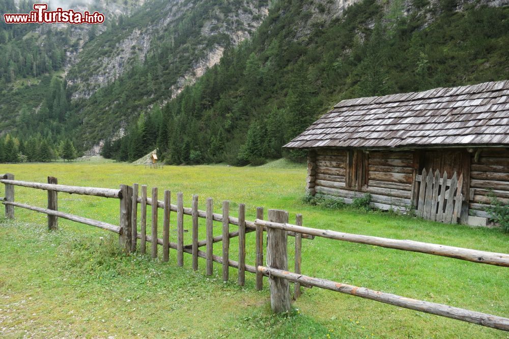 Immagine Panorama dal campo base del Parco Naturale Fanes-Sennes-Braies di San Vigilio di Marebbe, Trentino Alto Adige.