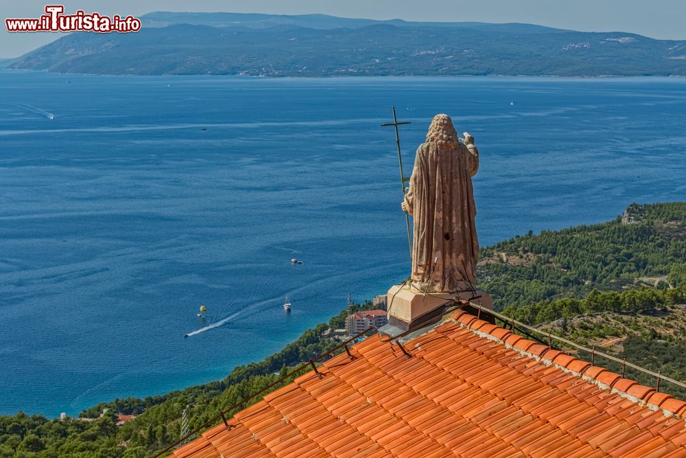 Immagine Panorama dalla torre della chiesa di Sant'Antonio nel vecchio villaggio di Tucepi, Crozia.