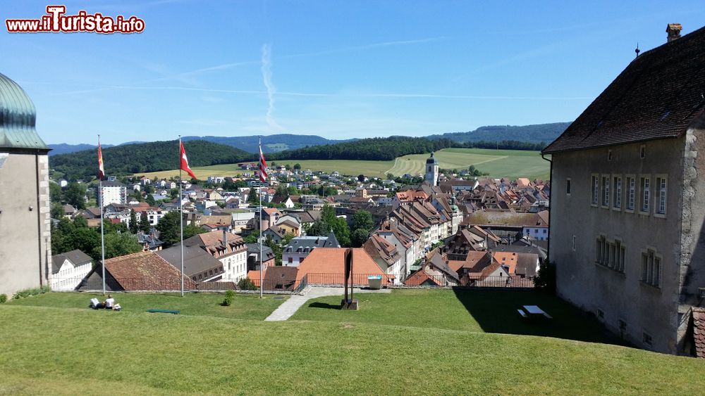 Immagine Panorama dall'alto del borgo di Porrentruy in Svizzera