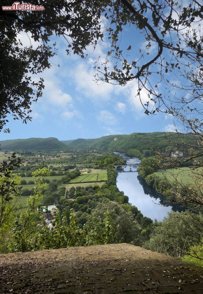 Immagine Panorama dall'alto del fiume Dordogna, Bergerac (Francia).