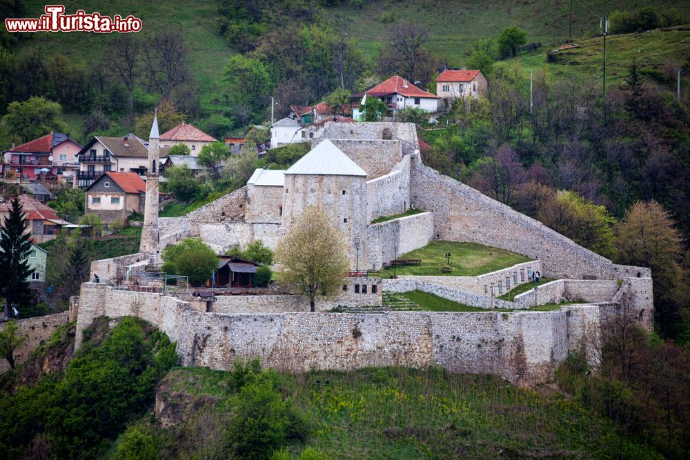 Immagine Panorama dall'alto della fortezza medievale di Travnik, Bosnia e Erzegovina. E' una delle meglio conservate di tutta la Bosnia.