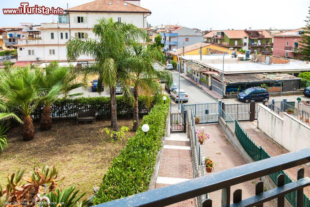 Immagine Panorama dall'alto di un'area residenziale su via Ischia a Giardini Naxos, Sicilia - © vvoe / Shutterstock.com