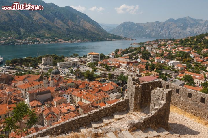 Immagine Panorama dall'alto sulle Bocche di Cattaro, Montenegro. Una bella veduta delle insenature della costa del Mar Adriatico del Montenegro, caratterizzate da ampi valloni collegati fra di loro che si inseriscono nell'entroterra - © Lev Levin / Shutterstock.com