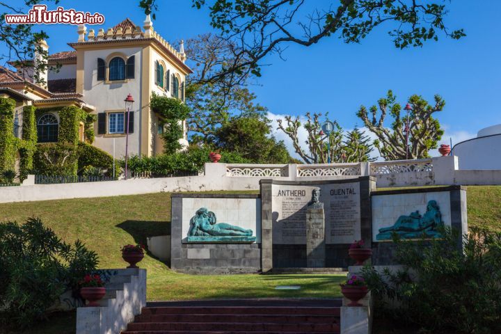 Immagine Panorama dei giardini pubblici a Ponta Degada, isola di Sao Miguel (Azzorre) - © 145464859 / Shutterstock.com