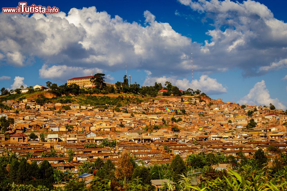 Immagine Panorama dei sobborghi di Kampala, capitale dell'Uganda (Africa).