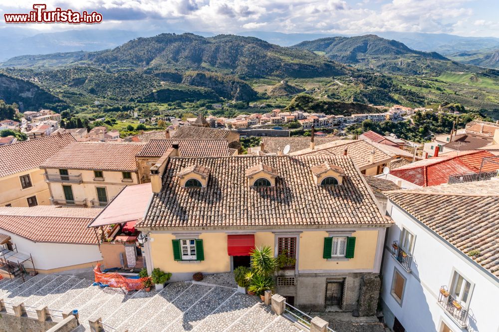 Immagine Panorama del borgo antico di Santa Severina, provincia di Crotone, Calabria.