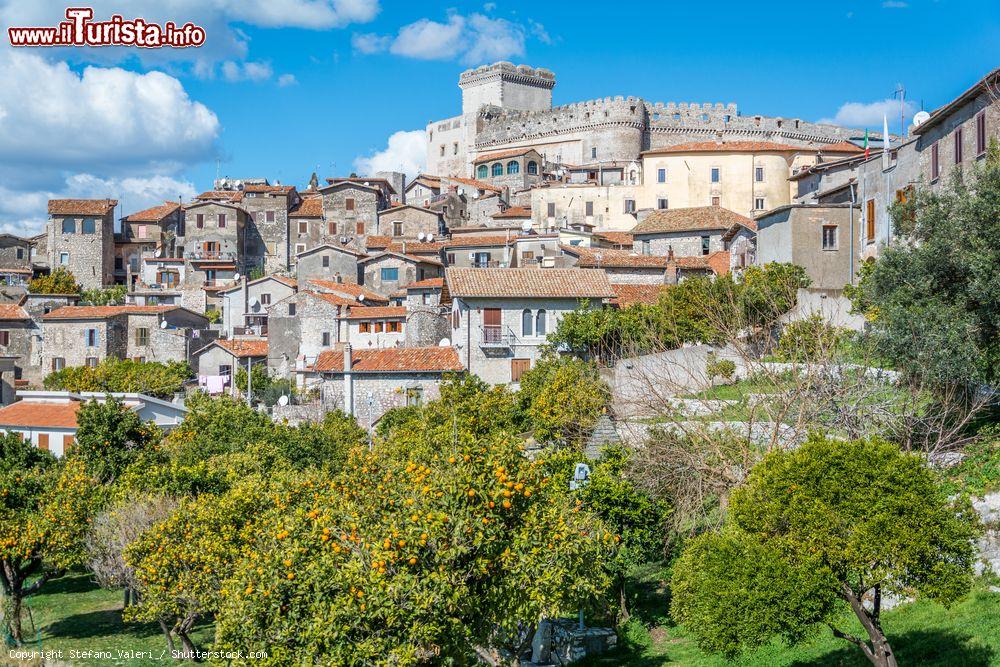 Immagine Panorama del borgo antico di Sermoneta, regione Lazio - © Stefano_Valeri / Shutterstock.com