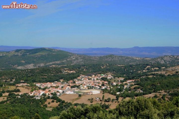 Immagine Panorama del borgo di Austis in Sardegna - © Pietro Fadda / www.comune.austis.nu.it