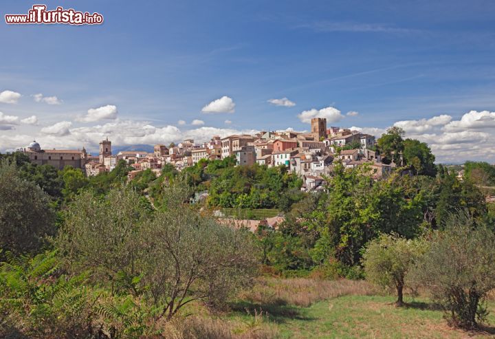 Immagine Panorama del borgo di Lanciano, sulle colline costiere dell'Abruzzo, a 265 metri s.l.m. - foto © ermess / Shutterstock.com