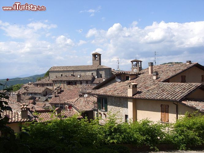 Immagine Panorama del borgo di Montone, valle del Tevere Umbria - © Geobia - CC BY-SA 3.0 - Wikipedia 