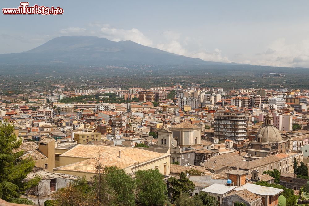 Immagine Panorama del borgo di Paternò in Sicilia