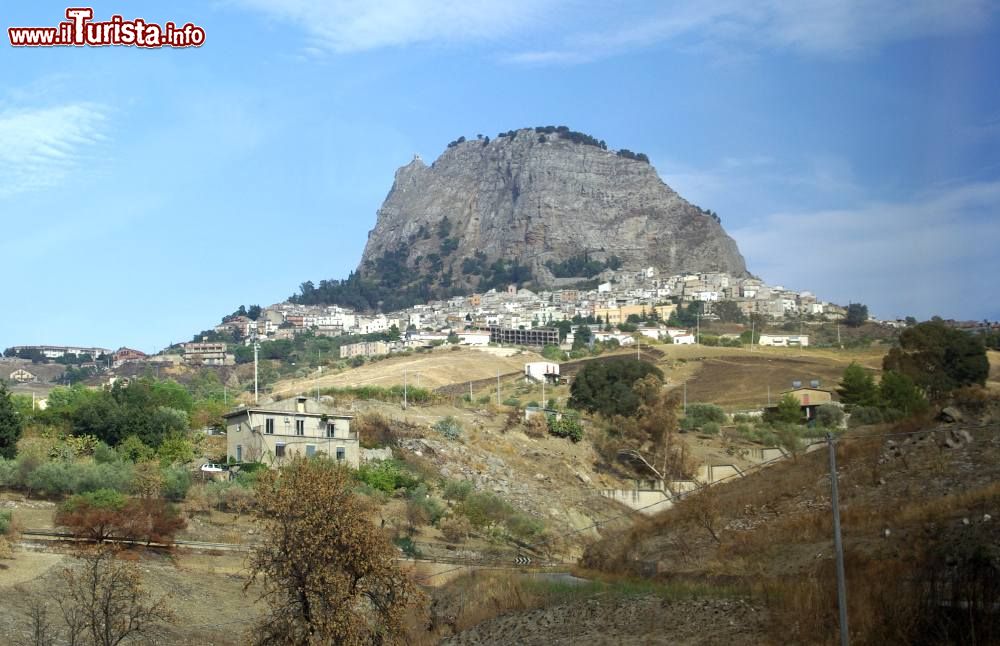 Immagine Panorama del borgo di Sutera in Sicilia - © Berthold Werner, CC BY-SA 3.0, Wikipedia