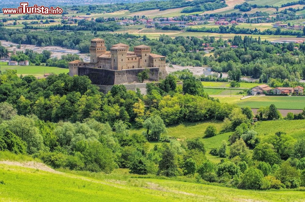 Immagine Panorama del Castello di Torrechiara vicino a Langhirano di Parma