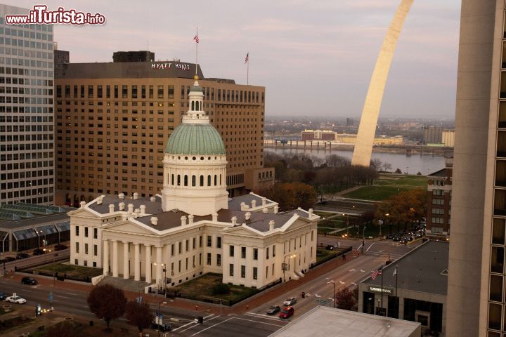 Immagine Panorama del centro di Saint Louis con il Gateway Arch sullo sfondo - © Missouri Division of Tourism