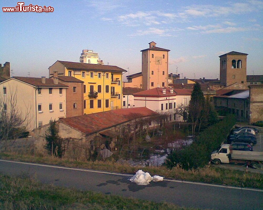 Immagine Panorama del centro di Ostiglia in Lombardia, provincia di Mantova Di Poul Krogsgrd - Eget vrk, Pubblico dominio, Collegamento
