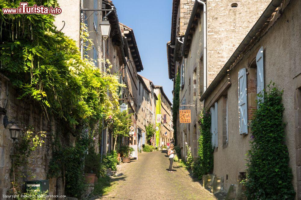 Immagine Panorama del centro storico di Cordes-sur-Ciel, Francia. La città fortificata fu costruita nel 1222 da Raimon VII - © Pabkov / Shutterstock.com