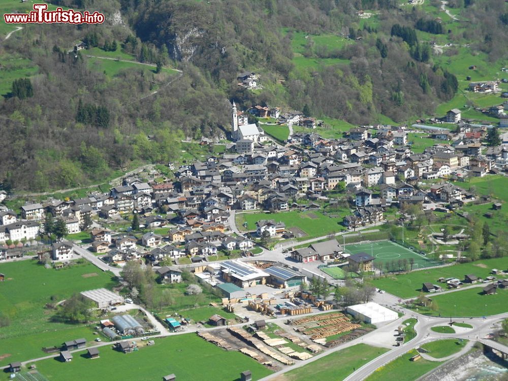 Immagine Panorama del Comune di Imèr in Trentino alto Adige - © Tn3480 - CC BY-SA 3.0, Wikipedia