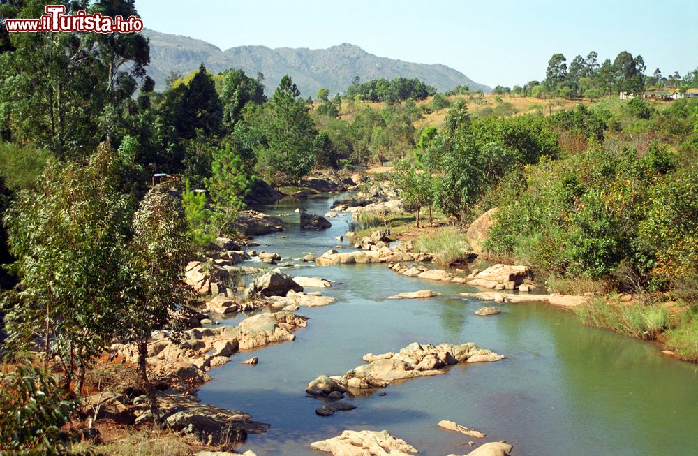 Immagine Panorama del fiume Little Usutu nello Swaziland, Africa. E' uno dei maggiori affluenti del Great Usutu. In lingua locale viene chiamato Lusushwana.